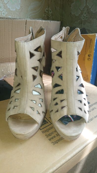 Босоножки кожаные на каблуках 36 размер