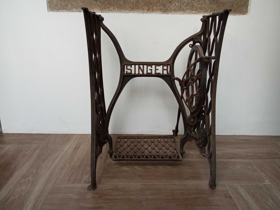 Estrutura de pernas Singer - ferro fundido