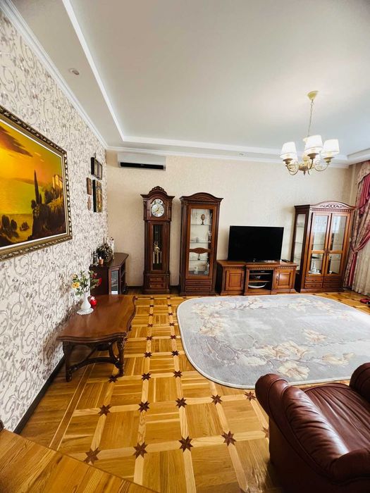 Продам двох поверховий будинок у Луці Мелешківській