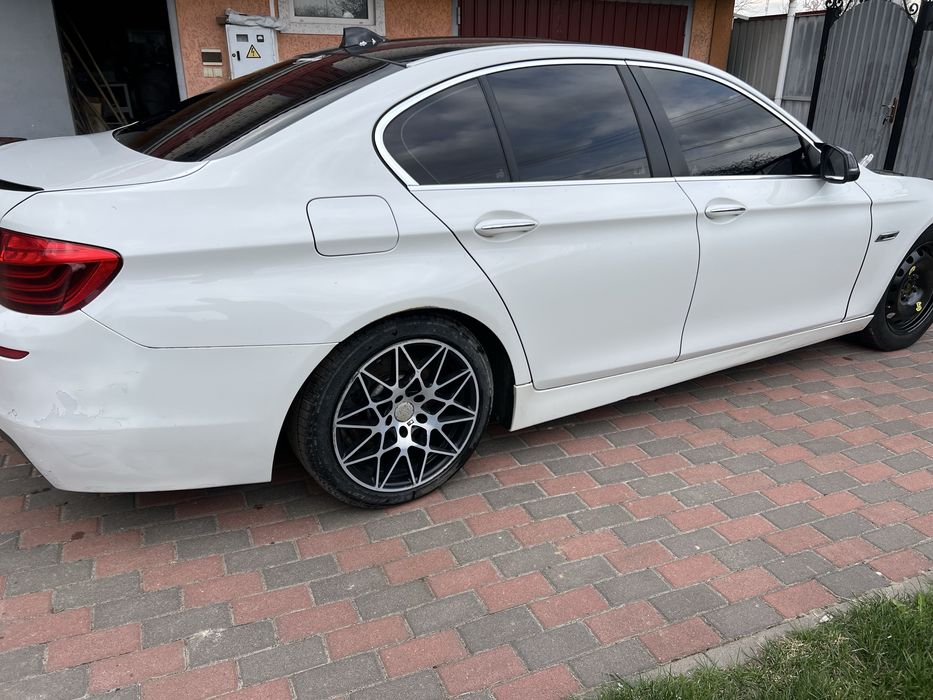 Двери,кузовные запчасти bmw f10 цвет 300