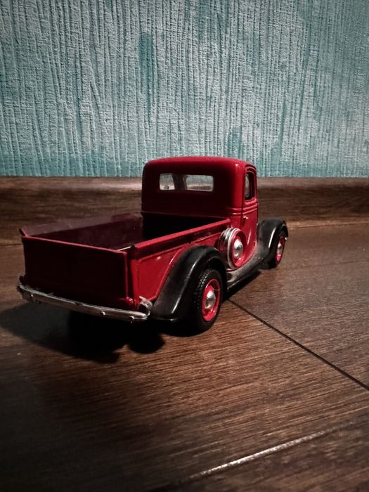 Машинка моделька 18 см