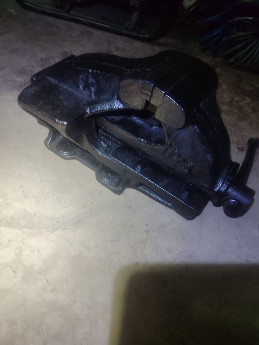 Тиски слесарные 120 с наковальней