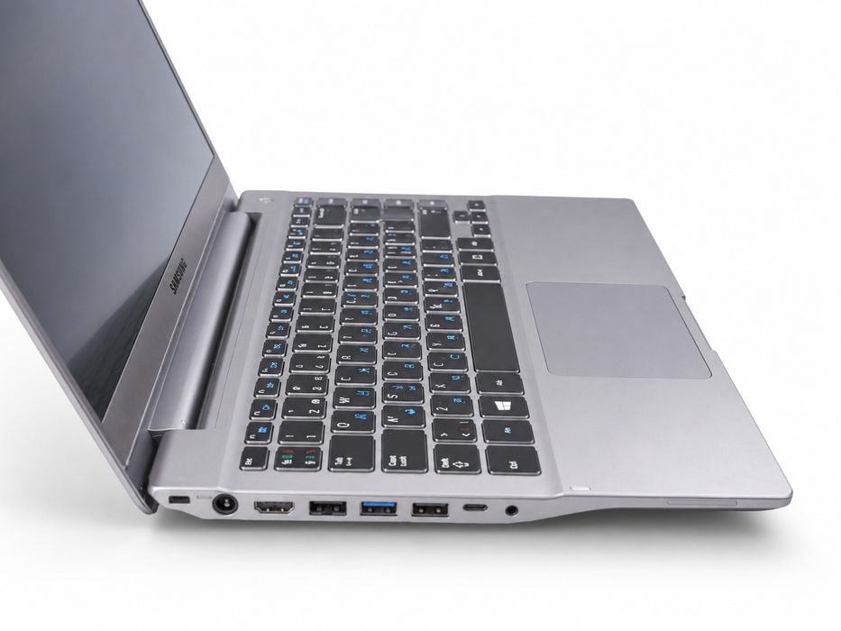 Игровой ноутбук Samsung 700z  (Core i5 /8Gb/SSD / video- 2Gb)