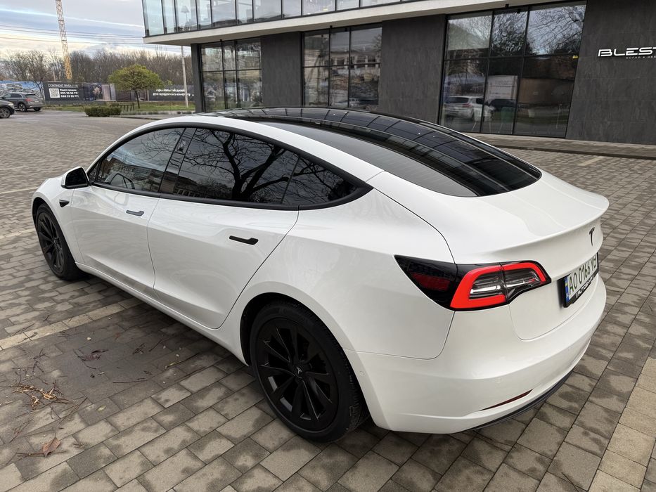 Tesla Model 3 рестайлінг 2021