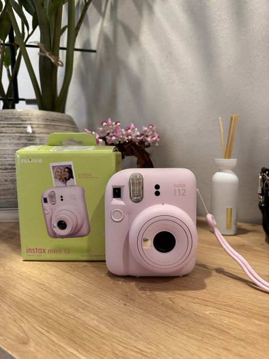 Камера фотоапарат фотокамера Fujifilm Instax Mini 12 Blossom Pink рожева