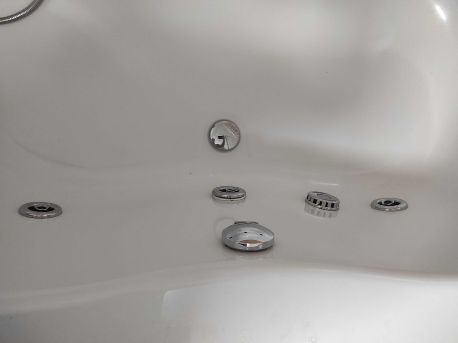 Banheira com Jacto água