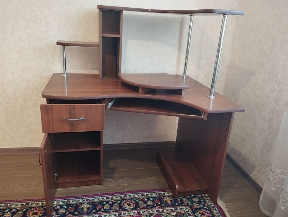 Стіл компютерний