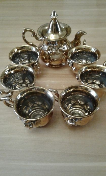 Продам кофейные сервизы на 5 персон на стойке и другие