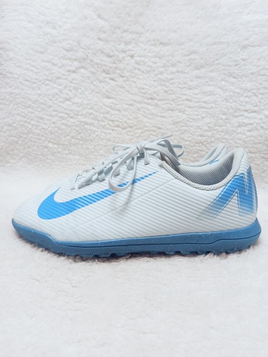 Оригінал Nike, 35.5 розмір, устілка 22.5 см, футзалки, сороконіжки для хлопчика