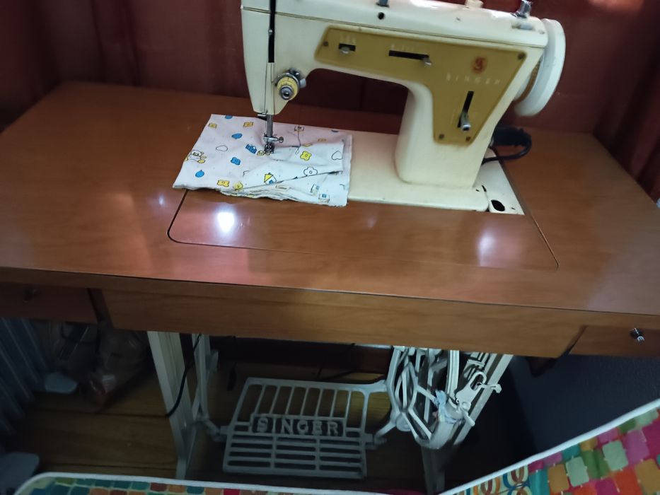 Máquina ponto corrido Singer