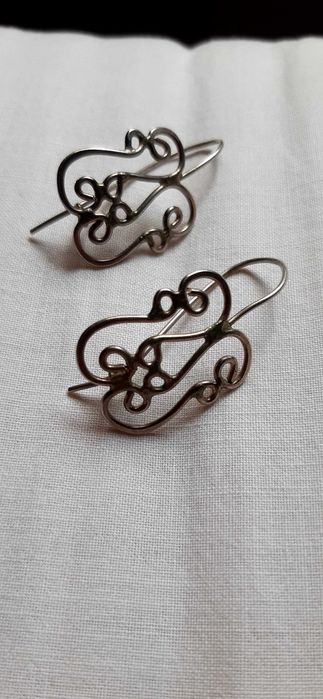 Brincos prateados artesanais