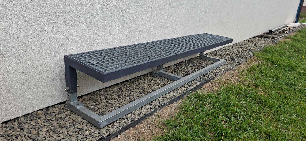 schody stopień metalowy