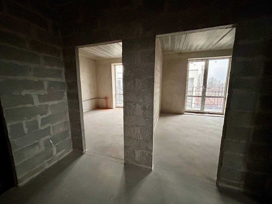 Квартира (3к) з індивідуальним газовим опаленням та кухнею 20 метрів.