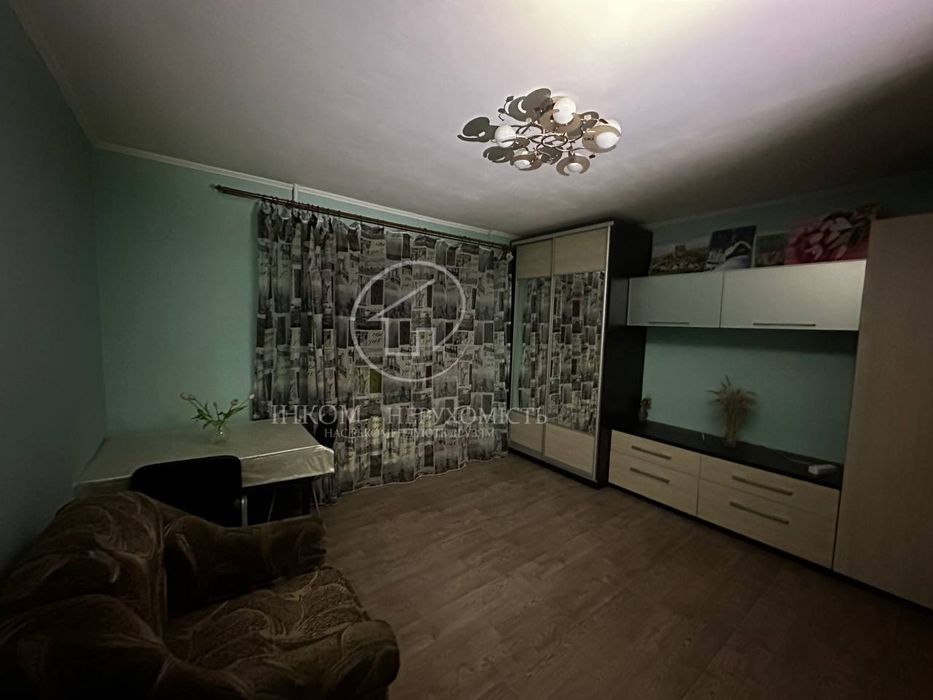 Велика 1к квартира в цегляному будинку