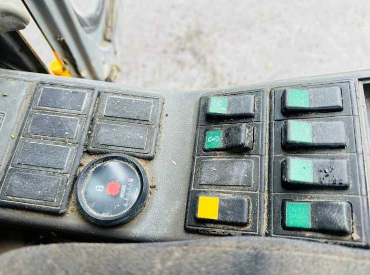 Гусеничний екскаватор VOLVO EC140 BLC з ковшом 2006 р