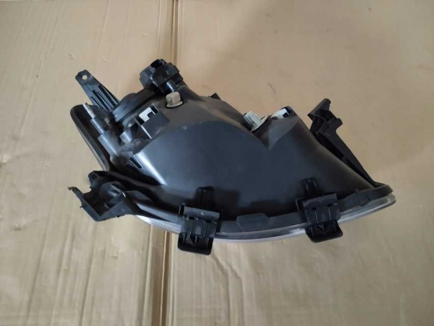 Reflektor przedni lewy Toyota Aygo - 212-11K2L-RHD