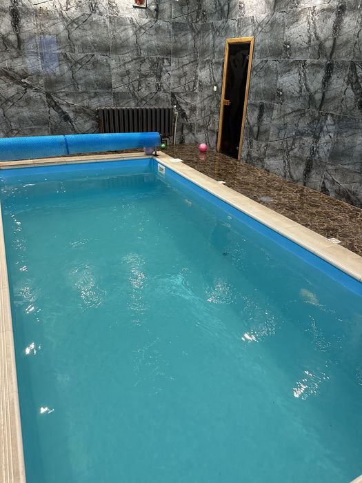 Баня з теплим басейном не подалік кременець. стовпець