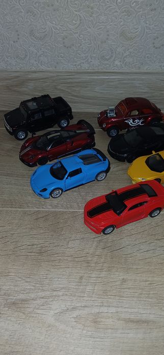 Металеві машинки