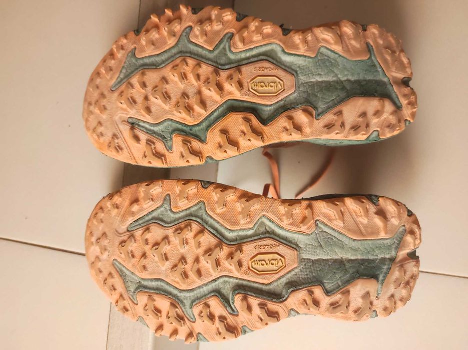 Vendo Sapatilhas Hoka Speedgoat 6