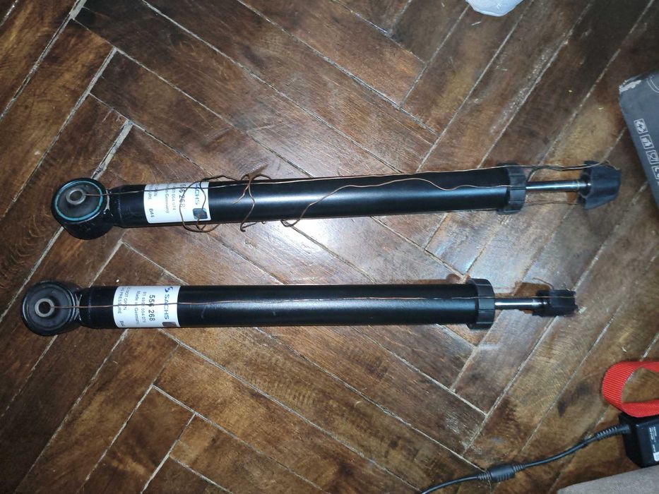 Амартизатори, відбійники+пильники,опора амортиз., нові для wag