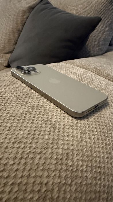 iPhone 15 Pro Max 256GB – Titânio Natural + capa Mous