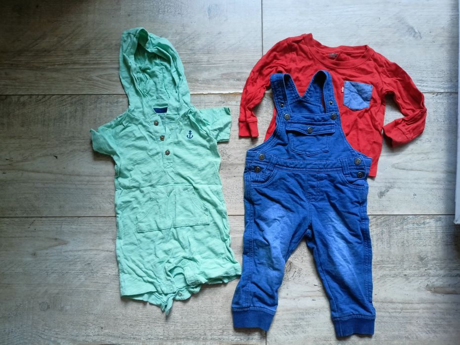 Zestaw 3 rzeczy dla chłopca na 12/18 miesięcy bluza levis
1. Kombinez
