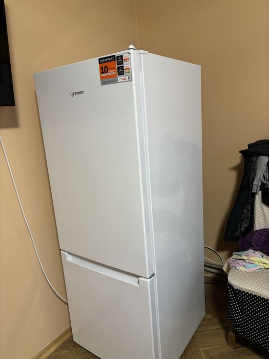Холодильник Indesit