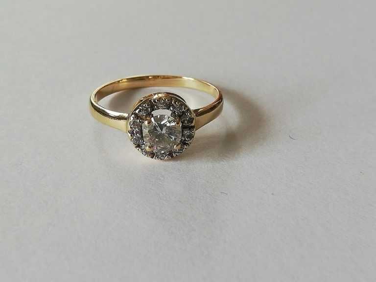 Złoty pierścionek 585