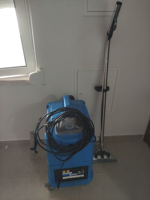 Máquina de lavar estofos e alcatifa em ótimo estado