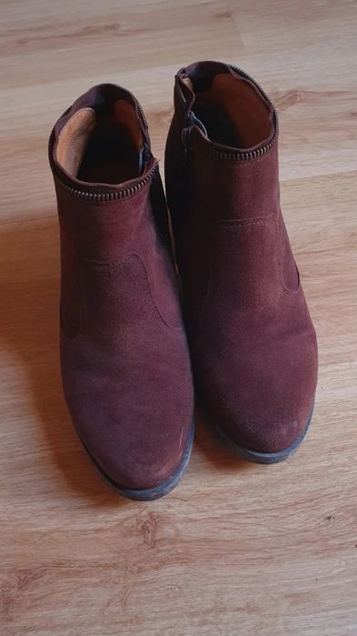 Botas castanhas com salto