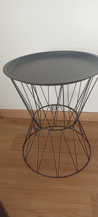 Mesa /tabuleiro e candeeiros