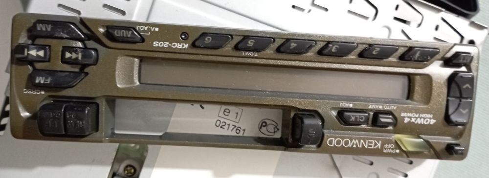 Auto radio com leitor de cassetes Kenwood