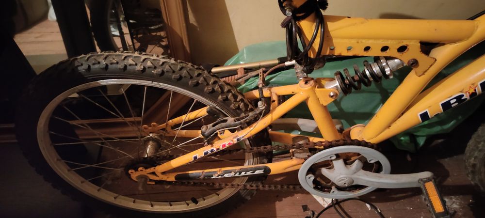 Bicicleta criança em bom estado, roda com diâmetro 50 cm.