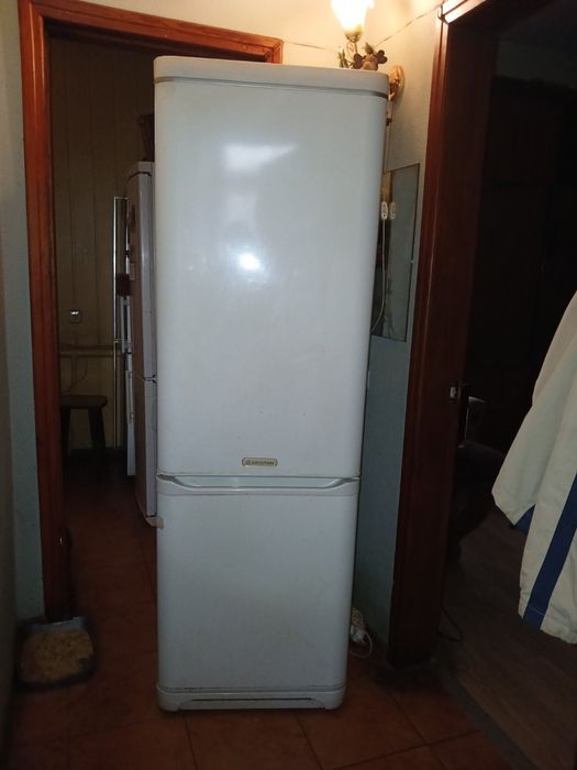 Продам холодильник Ariston