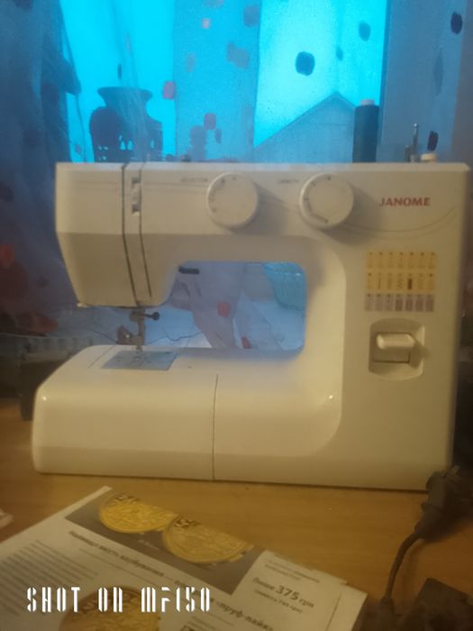 Швейная машина Janom 1143