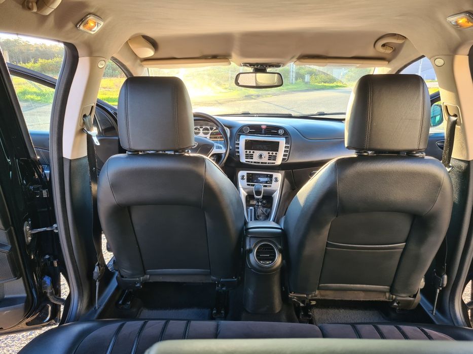 Lancia Delta 1.6 Multijet (2010)-Estilo italiano