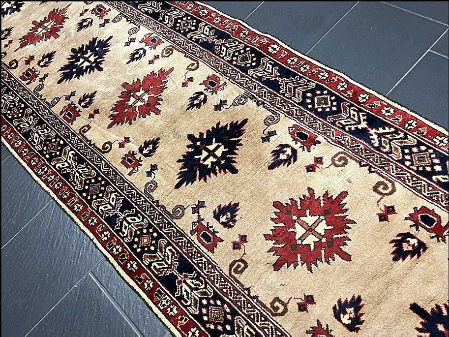 Tapete/Passadeira Oriental ZIEGLER, original do Paquistão, elaborado em lã sobre algodão, dimensões de 273cm x 86 cm