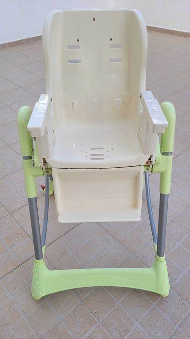 Cadeira de refeição de bebé