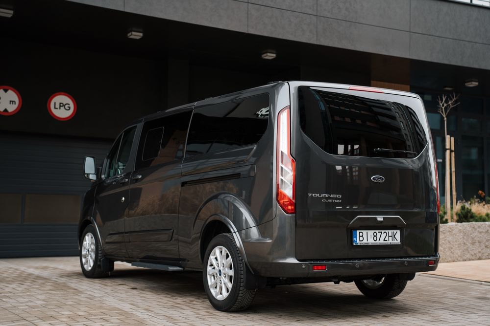 Transfery na lotniska w całej Polsce - 8/9-osobowy Ford Tourneo Custom
