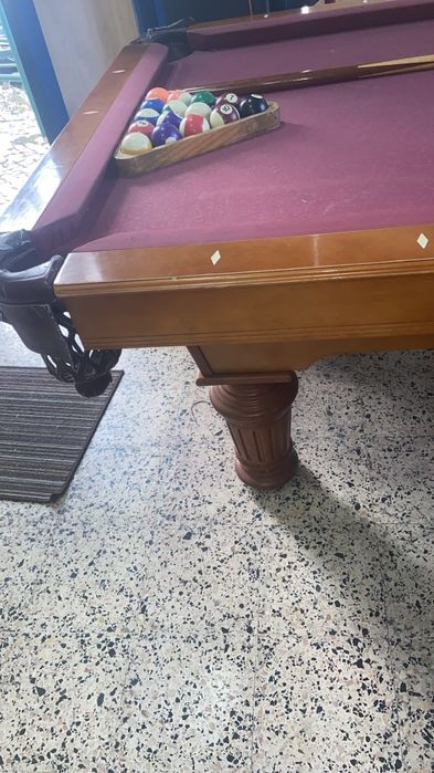 Mesa de Sinuca / Bilhar Profissional em Madeira Maciça – semi novo.