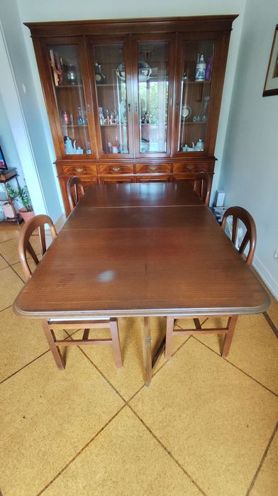 Mesa de Jantar em Mogno