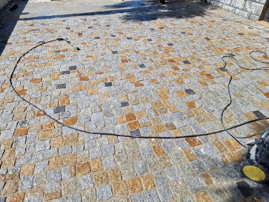 Pavimentações  em  Granito Natural / Calçada Portuguesa