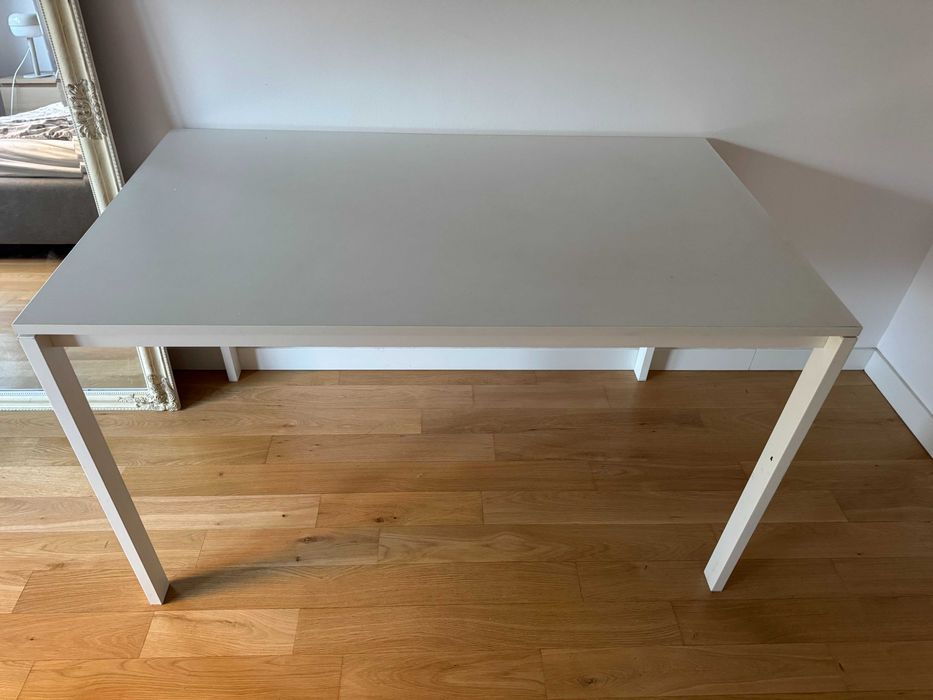 Bialy stół IKEA