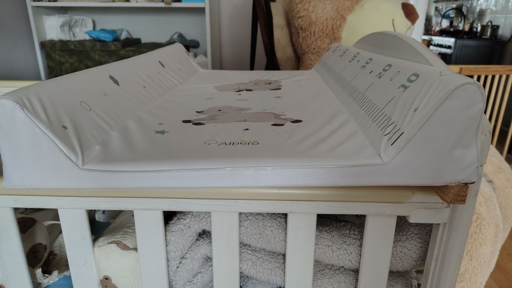 Przewijak na łóżeczko