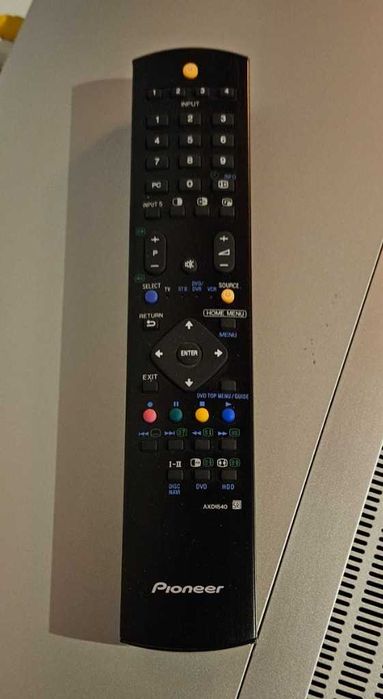 Telewizor plazma pioneer PDP-427xa oraz uchwyt ścienny.