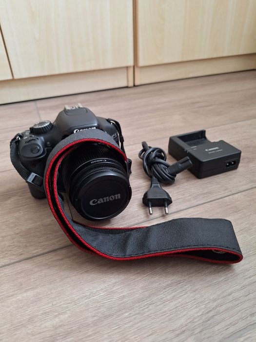 Canon EOS 550D + Obiektyw 18-55mm + Pokrowiec + Ładowarka + Instrukcja