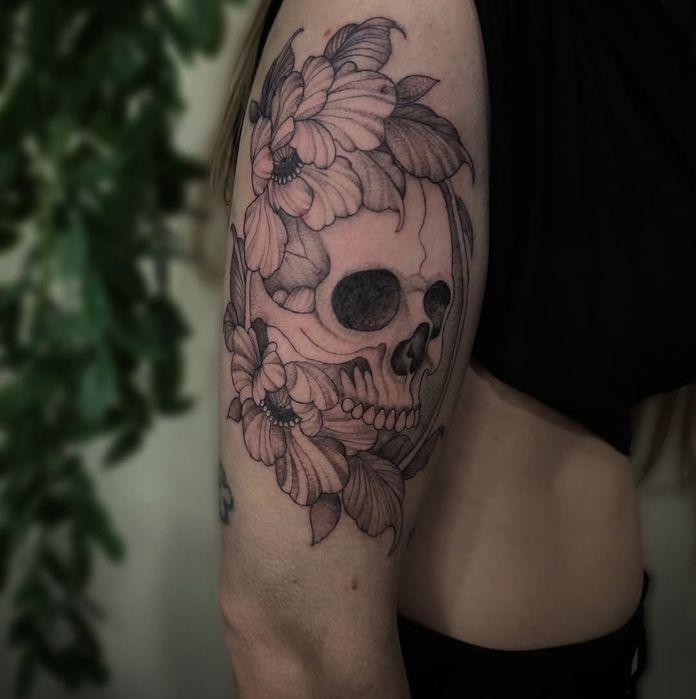 Troco uma tatuagem em um violão