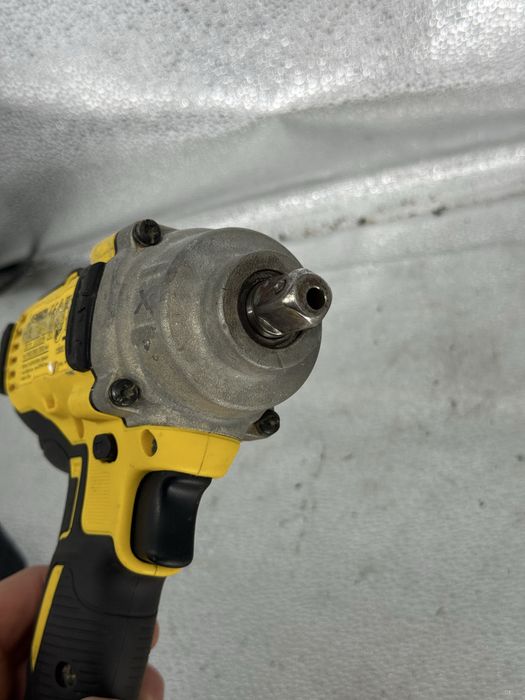 Гайковерт ударный аккумуляторный DeWALT DCF894 комплект гайковерт