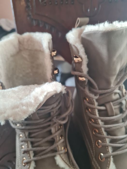 Lindíssimas botas forradas com pêlo são novas