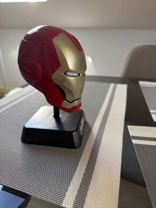 Escultura do Capacete Homem de Ferro